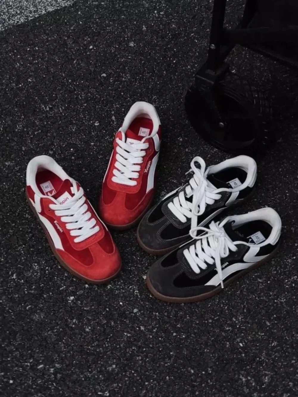 Wide Toe Box Retro Fashion Sneakers with Gum Sole